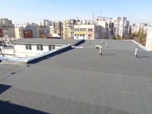 Нов покрив спря течовете в АГ “Св. София”, продължават ремонтите в родилното