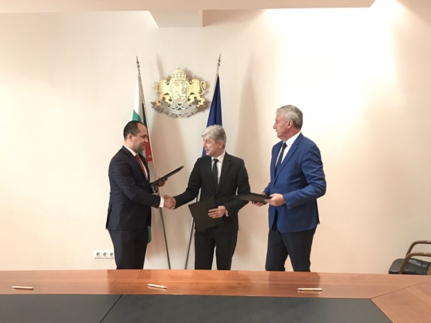 Министър Димов подписа договор за компостираща инсталация на  Враца и Мездра