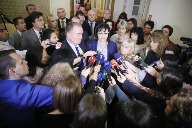 Нинова: Цялата парламентарна група на „БСП за България“ заставаме зад Елена Йончева и Георги Михайлов, като един