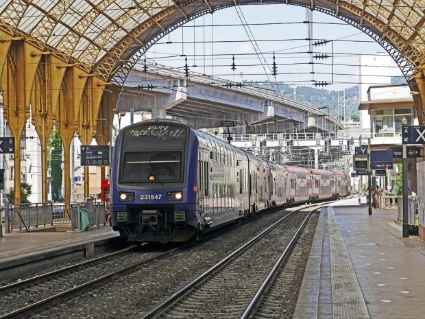 Европарламентът иска по-сериозна защита на правата на пътниците във влаковете