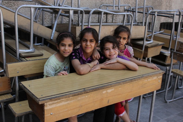 Нова помощ за сираци от догодина, но ако ходят на училище