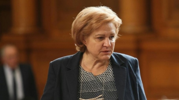 Менда Стоянов изненадана, че Сидеров иска оставката на Каракачанов
