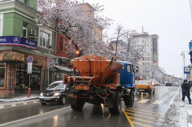 Трафик улиците във Велико Търново са почистени до асфалт