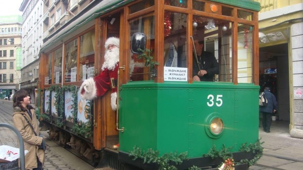 Коледен ретро трамвай тръгва из София