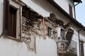 Частично разрушени сгради и пътища след 5 по Рихтер в Сицилия