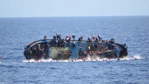 В Лондон искат да изпращат флота срещу лодките с мигранти през Ламанша