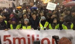 Хиляди на протестно шествие в Белград