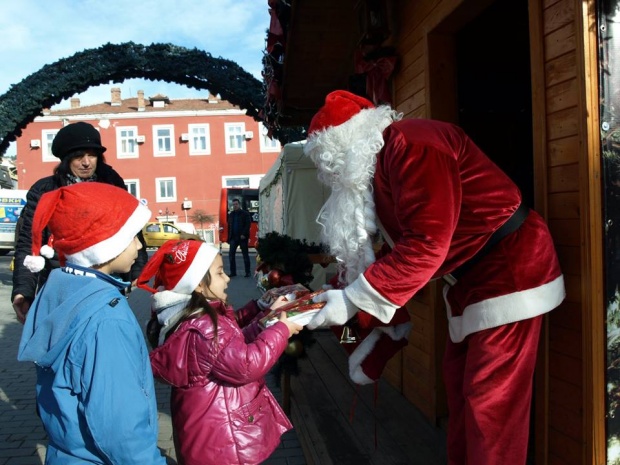 Коледни разходки и изненади за малчуганите от детските градини в  община Велико Търново