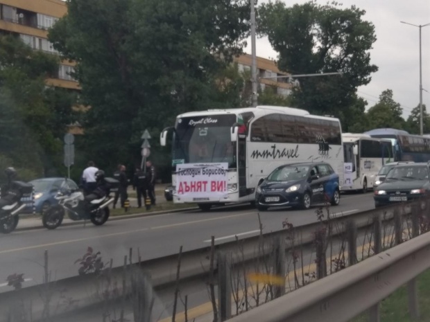 Автобусните превозвачи готови за протест срещу „Бонус-малус“