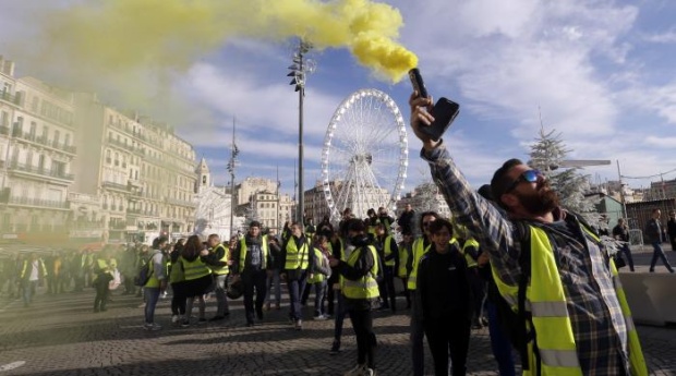 Близо 550 души задържани при протестите в Париж