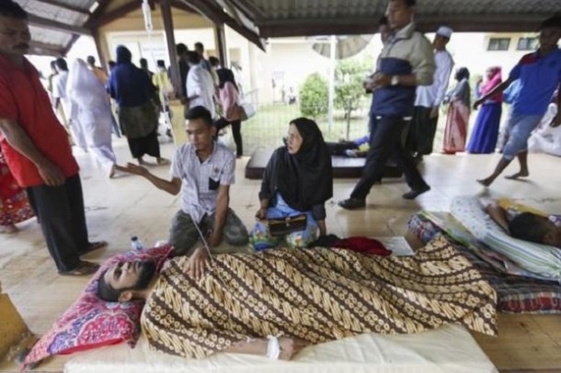 До 281 нараснаха жертвите на цунамито в Индонезия