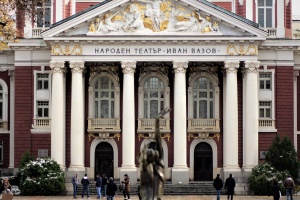 112 години сградата на Народния театър краси София