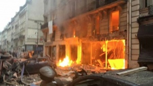 Експлозия избухна в хлебарница в Париж, има пострадали