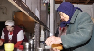 Над 760 крайно нуждаещи получават топъл обяд в Разградско