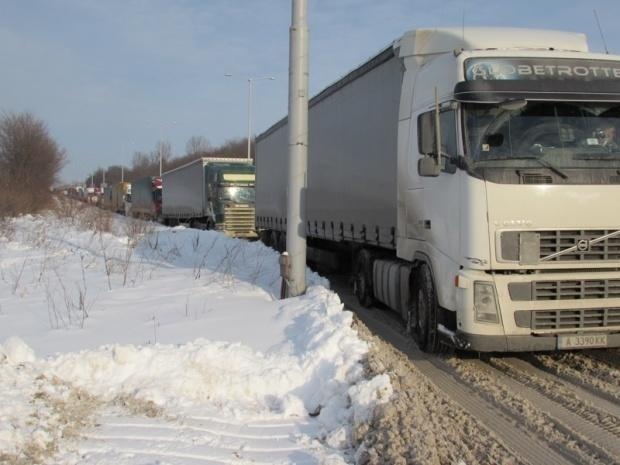 Повече от половината българи подкрепят протестите на превозвачите