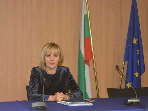 Мая Манолова поиска от Европейския омбудсман да  защити българските превозвачи