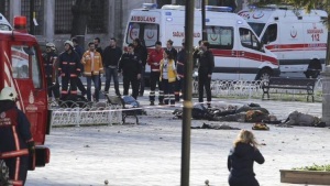 Спасиха момиченце от срутената сграда в Истанбул
