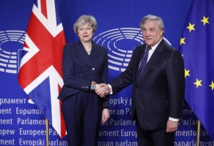 ЕП: Оттеглянето на Великобритания без споразумение ще бъде катастрофа