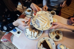 Идея за деня на влюбените: „Десертът (с черешката на тортата)” на Калин Серапионов