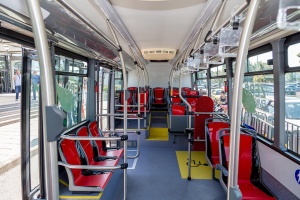 Автобус от градския транспорт в София се удари в трафопост