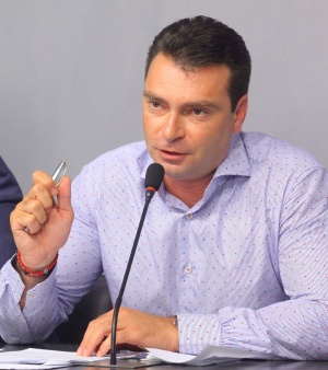 Апаратите за самотаксуване в "синя" и "зелена" зона имат ли фискална връзка с НАП, пита Калоян Паргов