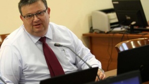Цацаров поиска отстраняване на прокурор, заработвал като букмейкър