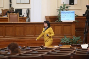 Караянчева: Не мога да променя еднолично правилника на парламента