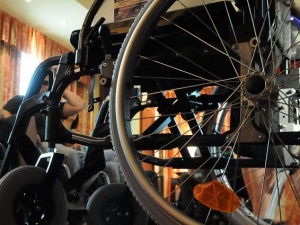 До 8 часа на ден асистентска грижа ще осигурява държавата на хора с увреждания