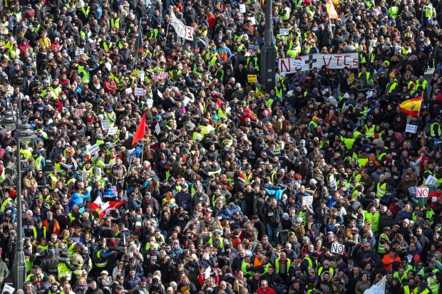Хиляди пенсионери протестират в Мадрид с искане за по-високи пенсии