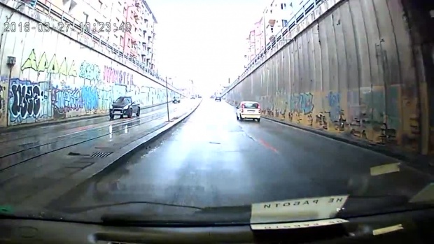 Само днес: Затварят тунела под НДК за коли заради тролей