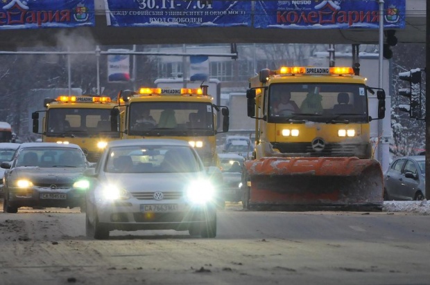 188 снегорина чистят услици и булеварди в София