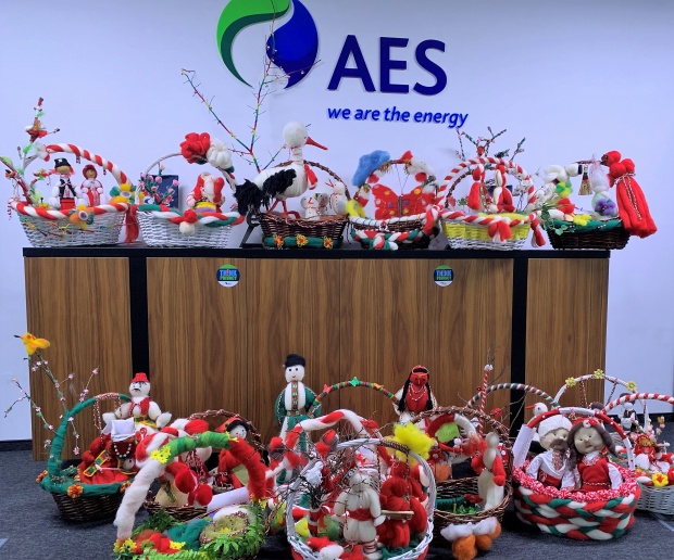 Ученици от Гълъбово майсториха мартеници в конкурса на AES България
