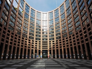Европейският парламент гласува спорната директива за авторското право