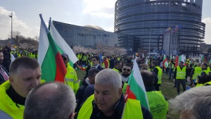 Димитър Данчев и Манол Генов подкрепиха протеста на българските транспортни фирми в Страсбург