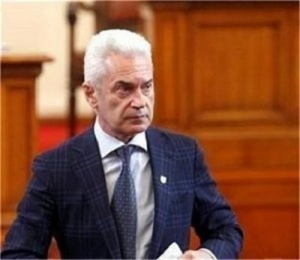 Не се очакват трусове в парламента след оставката на Цветанов, казва Сидеров