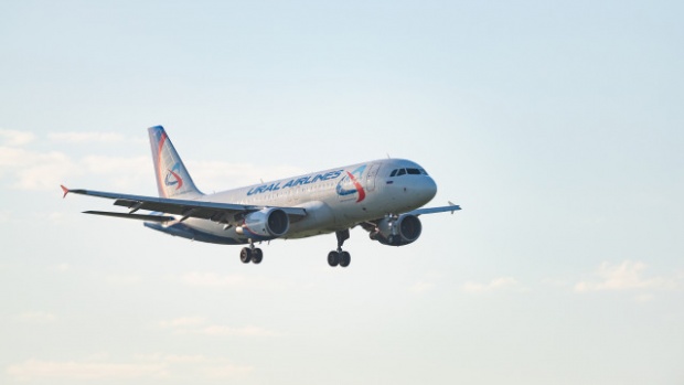 Извънредно кацане на самолет в Баку заради бомбена тревога