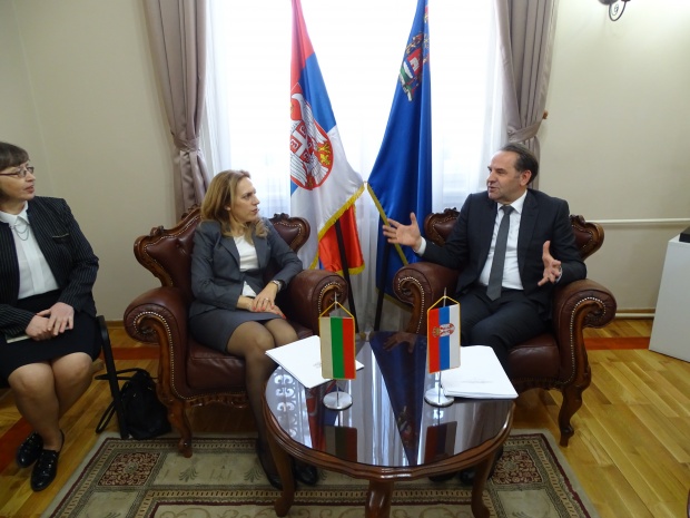 Марияна Николова и сръбският й колега Ляйч обсъдиха задълбочаването на икономическото сътрудничество