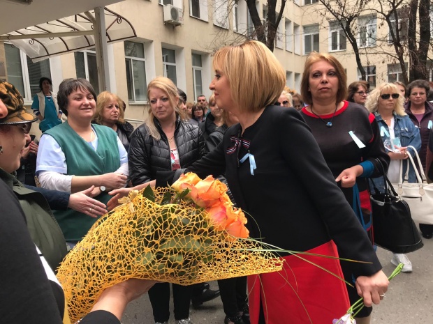 Мая Манолова: Ще стоя до медицинските специалисти,  докато бъдат изпълнени справедливите им искания