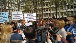 Мая Манолова на протеста във Враца: Ще бъда навсякъде,  където мачкат граждански права