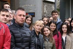 Елена Йончева към младежи от Айтос:  Вие можете да промените България