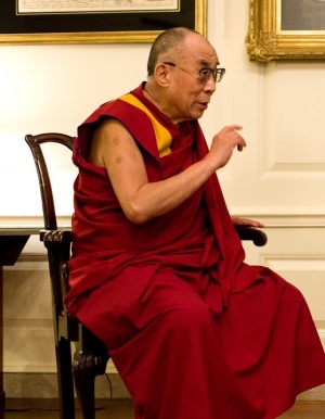 Далай Лама е приет в болница