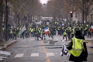 189 задържани при протеста на "жълтите жилетки" в Париж