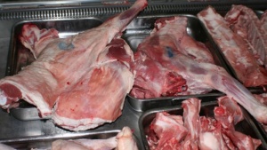 Търговци нарушават правилата за продажба на агнешко месо, предупреждават браншовици