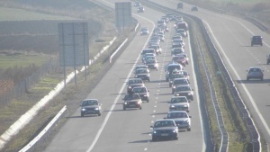АПИ: Шофьорите да не използват аварийната лента по автомагистралите за по-бързо придвижване