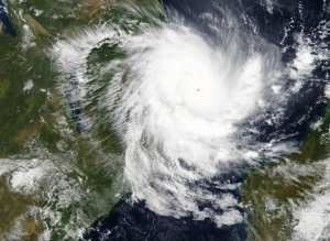 30 000 са евакуирани в Мозамбик заради циклон