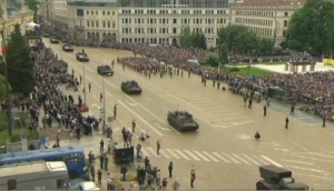 Военна техника тръгна към София за парада на 6 май