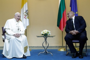 Папа Франциск отлетя от България