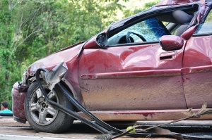 Автомобил се заби в канавка на пътя Пловдив - Асеновград