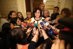 Председателят на БСП Корнелия Нинова упражни своето право на глас на евроизборите