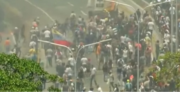 Мащабни размирици в Каракас след апел на Гуайдо